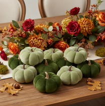 Article Citrouilles décoratives en tissu vert velouté Ø7cm H4,5cm 9 pièces