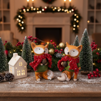 Article Figurines renard déco avec écharpe et pomme de pin en résine orange rouge 10 cm 2pcs