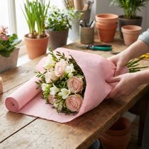 Article Rouleau de Papier Crêpon Rose 50 x 250 cm pour Décoration et Loisirs Créatifs