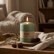 Article Bougie cylindre en cire naturelle verte émeraude PURE, Ø7 cm, 9 cm de hauteur