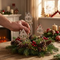 Article Décoration maisons en bois sur piques – Lot de 12, 4,5x5 cm