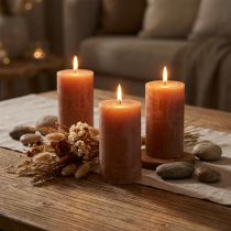 Article Bougies cylindriques caramel teintées dans la masse 70×120mm - Lot de 4