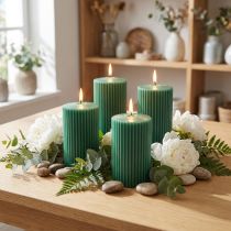 Article Lot de 4 bougies cylindriques rainurées vert émeraude 70x90mm