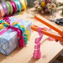 Article Coupe-ruban et friseur pour décorations créatives