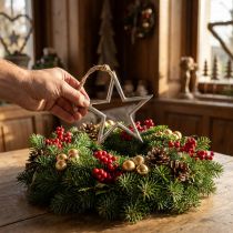 Article Étoile de Noël à Suspendre en Métal Argenté avec Corde en Jute 15,5 cm