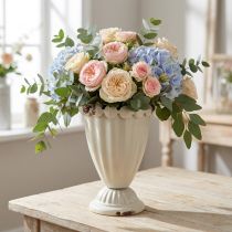 Article Petite coupe décorative vintage en métal crème