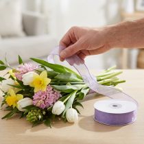 Article Ruban organza lilas translucide 25 mm x 20 m avec bord métallique