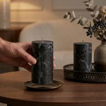 Article Bougies noires cylindriques 85×150 mm, marronnées et teintées pour décoration intérieure