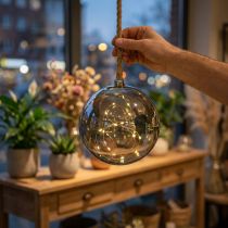 Article Boule LED en verre teinté Ø20cm avec 40 lumières chaudes et minuterie
