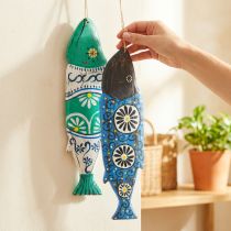 Article Duo de poissons décoratifs en bois peint bleu et vert avec suspensions 38 cm