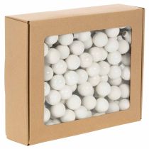 Article ProductNameMini boules décoratives en verre sur fil, blanches mates et brillantes, 25 mm, lot de 140/ProductName
ProductDescription<h2>Mini boules blanches en verre sur fil pour vos décorations florales</h2>
<p>Ce lot comprend 140 mini boules en verre bla