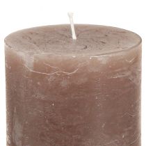 Article Lot de 12 bougies piliers brunes, 70 x 80 mm, teintées dans la masse - Idéales pour la décoration, le bien-être et les fêtes.