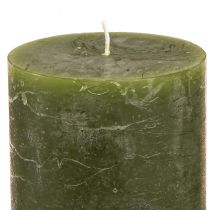 Article Ensemble de 12 bougies piliers, 3 nuances de vert, teintées dans la masse, pour la décoration de table et le bien-être, 70 x 80 mm.