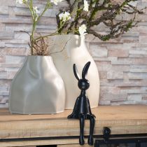 Article Petit tabouret bord lapin de Pâques métal noir 9×9×21cm