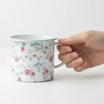 Article Petite tasse jardinière en métal émaillé avec motif floral