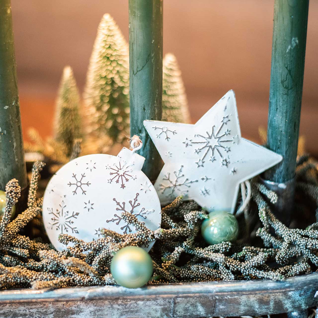 Etoile De Noel Avec Des Cintres Floristik24.fr Cintre décoratif étoile et boule de sapin de Noël avec  flocons de neige métal blanc Ø9,5 / 7,6cm H10 / 9,2cm 4pcs - acheter pas  cher en ligne