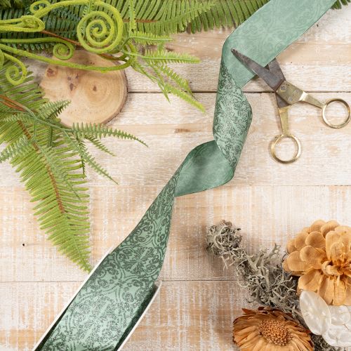 Ruban décoratif en polyester avec motif classique 40mm x 15m vert sauge | Floristik24.fr