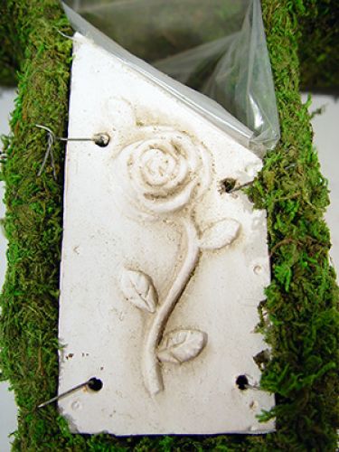 Floristik24 Plantation croix mousse 44x32cm avec plaque céramique