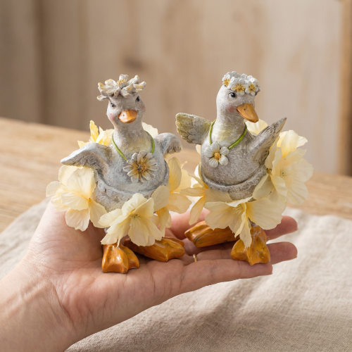 Article Figurine décorative de canard en robe à fleurs, accessoire de décoration printanier ou estival, 11 cm, lot de 2.