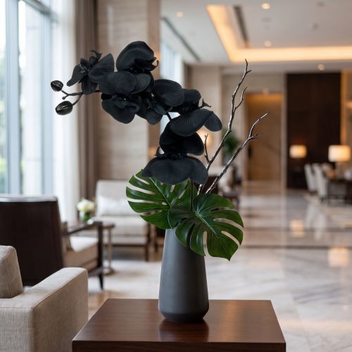 Orchidée artificielle noire 54 cm pour décoration intérieure | Floristik24.fr
