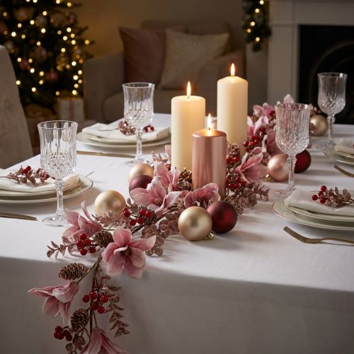 Guirlande de Noël Baies Rouges et Pomme de Pin avec Accents Rosés 130 cm | Floristik24.fr