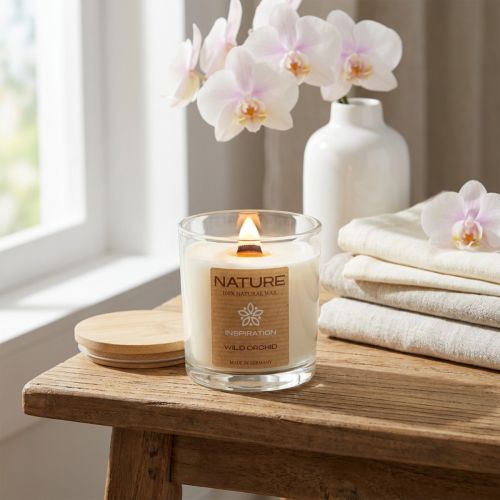 Article Bougie parfumée en cire naturelle dans un verre avec couvercle en bois, parfum Orchidée Sauvage, 85×70 mm