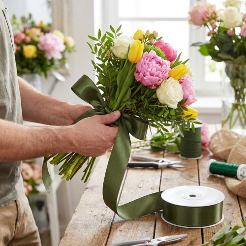 Article Ruban satin en tissu taffetas vert 40 mm x 5 m