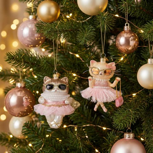 Article ProductNameSuspensions de Noël en verre en forme de chats avec tutu, lot de 2, hauteur 11 cm/ProductName
ProductDescription<h2>Suspensions de Noël en verre en forme de chats pour décorer le sapin</h2>
<p>Ce lot comprend deux suspensions en verre représent