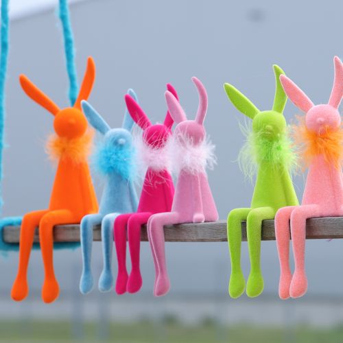 Article Figurine de lapin de Pâques avec boa en plumes, à poser sur une étagère, figurine décorative de Pâques, 27 cm, 2 pièces