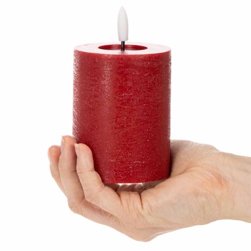 Bougie pilier LED en cire véritable rouge avec minuterie et lumière blanc chaud, 12 cm | Floristik24.fr