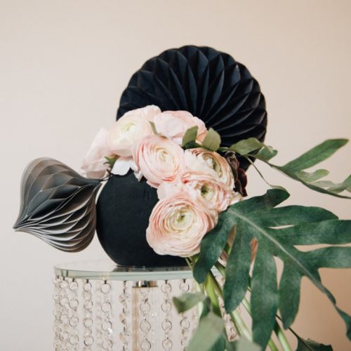 Article Boule en mousse florale plug-in masse noire Ø16cm 2 pièces