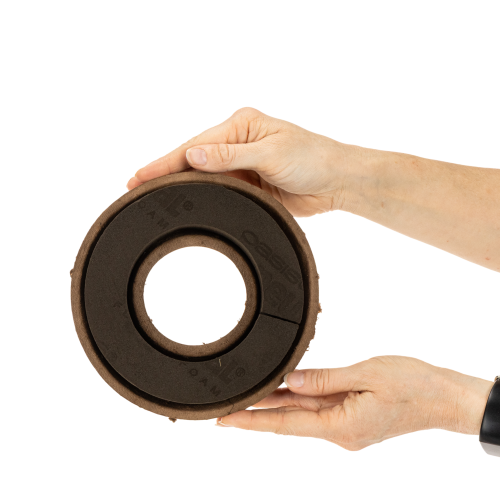 Anneau de mousse florale OASIS® Renewal® Floral Foam Biolit® avec coupelle, Ø 17 cm, noir, lot de 2 | Floristik24.fr