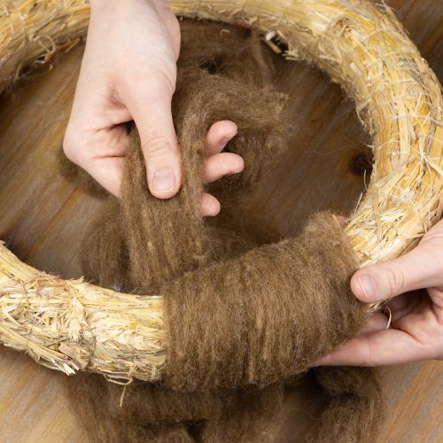 Article Cordon de laine décoratif marron, 2 m. Cordon de laine, laine à feutrer pour les loisirs créatifs et l'art floral.