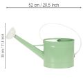 Arrosoir décoratif en métal, vert pastel rétro avec détails blancs, pour jardin, balcon et intérieur, 52,5 x 15 x 30 cm | Floristik24.fr