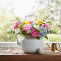 Théière décorative en métal au style vintage pour les compositions florales | Floristik24.fr