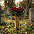 Vase conique doré avec pique 33 cm en plastique | Floristik24.fr