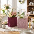 Sachets cadeaux en papier avec anses 12x12 cm bordeaux et rose - Lot de 8 | Floristik24.fr