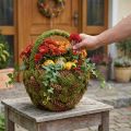 Corbeille à plantes rustique en mousse et pommes de pin avec anse Ø32cm H42cm | Floristik24.fr