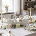 Duo de cygnes décoratifs en bois blanc et or pour mariage 12x13cm | Floristik24.fr