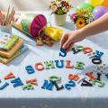 Lettres en bois colorées 2,5 cm – Décoration de table pour rentrée scolaire | Floristik24.fr