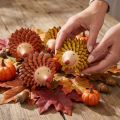 Lot de 4 hérissons décoratifs en bois aux couleurs d'automne 8×7×6 cm | Floristik24.fr