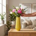 Vase en céramique jaune à rainures – Hauteur 33 cm | Floristik24.fr