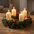 Couronne de Noël en Sapin Vert avec Pommes de Pin Naturelles et Artificielles Ø30cm | Floristik24.fr
