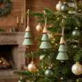 Décoration à Suspendre Sapins en Bois Vert et Naturel avec Clochette 10cm Lot de 4 | Floristik24.fr