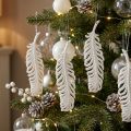 Plumes décoratives à suspendre blanches avec paillettes - Lot de 12 - 19 cm | Floristik24.fr