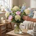 Branche de Boutons d'Hortensia Artificiels 55 cm Crème Lot de 6 | Floristik24.fr