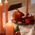 Lot de 6 sapins miniatures décoratifs en plastique avec base bois 12cm vert rouge orange | Floristik24.fr