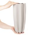 Vase haut ondulé en céramique gris taupe mat 38 cm | Floristik24.fr